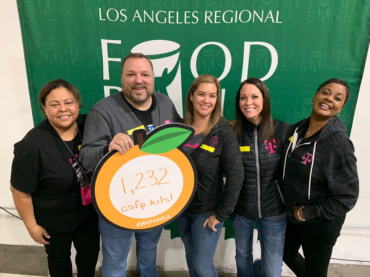 Awesome opportunity to spend this #GivingTuesday giving back to the community at the LA Food Bank with our LA market & the one and only @Wintertab! #1HR #WestIsBest #WeFeedLA #GivingOnUs