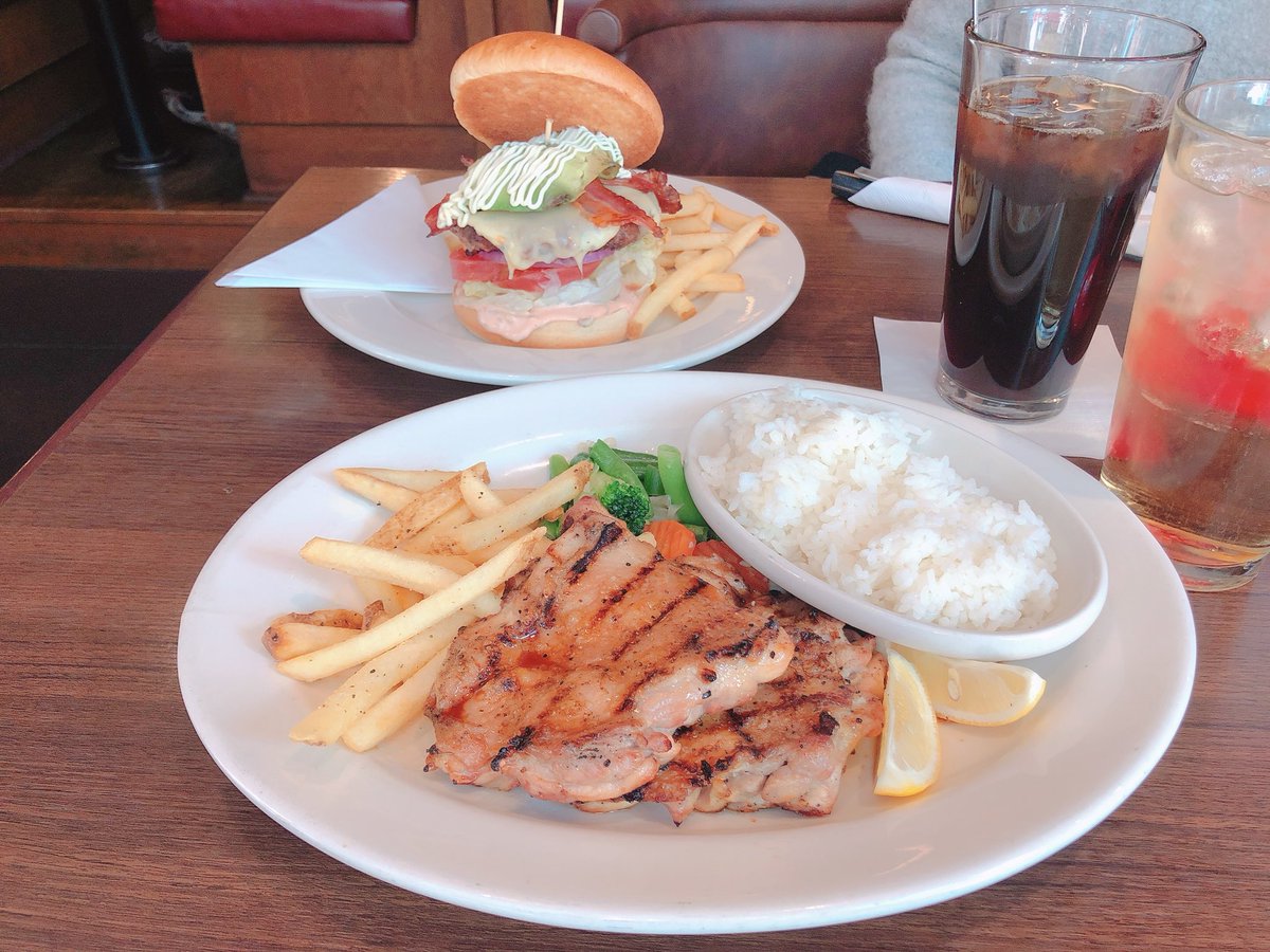 リーガル女子 つぶやく V Twitter 今日のランチは Fridays さん チキンステーキにハンバーガー 飲み物 全てがアメリカンサイズでした 横浜ランチ 横浜駅 アメリカン アメリカ ビッグサイズ ハンバーガー チーズバーガー チキンステーキ ポテト