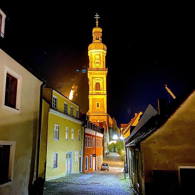 ChNiedermeier's tweet photo. Kirchgasse #Freising #kirche #ig_freising #germany #night #nacht #nightview #winter #advent #outside #city #altstadt #housing #citylife #citylights #colorful #ig_germany #coblestone #golden #onmyway #biking #afterwork #smalltown #goodview #aussicht https://t.co/3aZscoBwQC https://t.co/xQ6g0Q7d2A