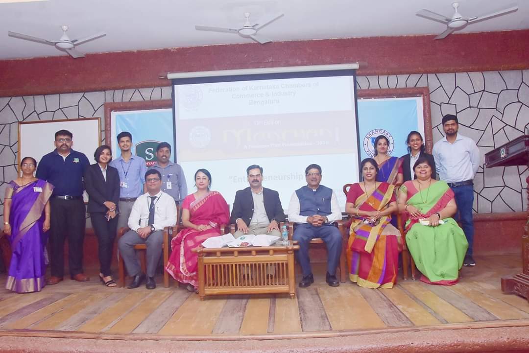 SahyadriMBA's tweet photo. #SahyadriMBA has always been encouraging the budding Entrepreneurs and 'Manthan 2020- An Awareness Program' by FKCCI is one of a Kind. Delegates from FKCCI, visited Sahyadri and conducted an Awareness Programme on Manthan 2020
#BuddingEntreprenuers #StartupIndia #Entrepreneurship https://t.co/dI8LmyMS03