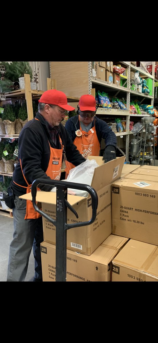 Pamnault1's tweet photo. Since I am the “Christmas captain” for #3311WINS I’ve got to be involved with so much holiday celebration &amp; fun! I had to share some of the highlights. https://t.co/chkLgQZEsm