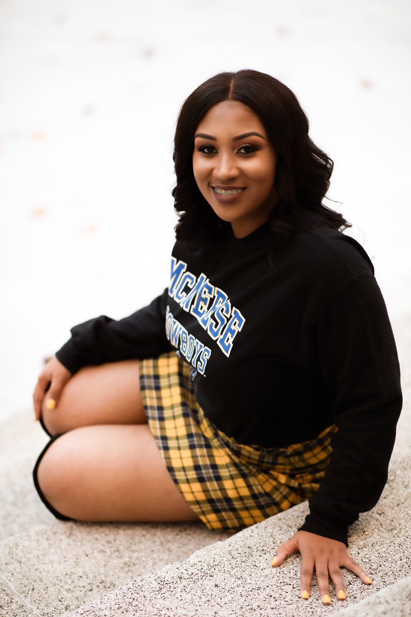 sheaintke's tweet photo. grad&bougie 💙🎓 I love my pics. #classof2019 #mcneesegrad #blackgirlsgraduate #healthsystemmanagement https://t.co/R0sFPsK7aY