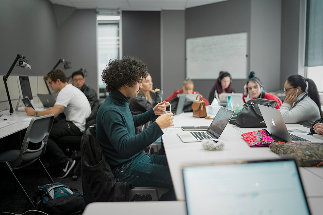 MacleayCollege's tweet image. Journalism at Macleay is the real deal. You’ll learn everything about TV 📺, radio 🎙️,  print 🗞️ and digital media 💻📱 . Designed to prepare you for the media world, your career starts on day one! 👟

#macleaycollege #journalism #jobreadygraduates