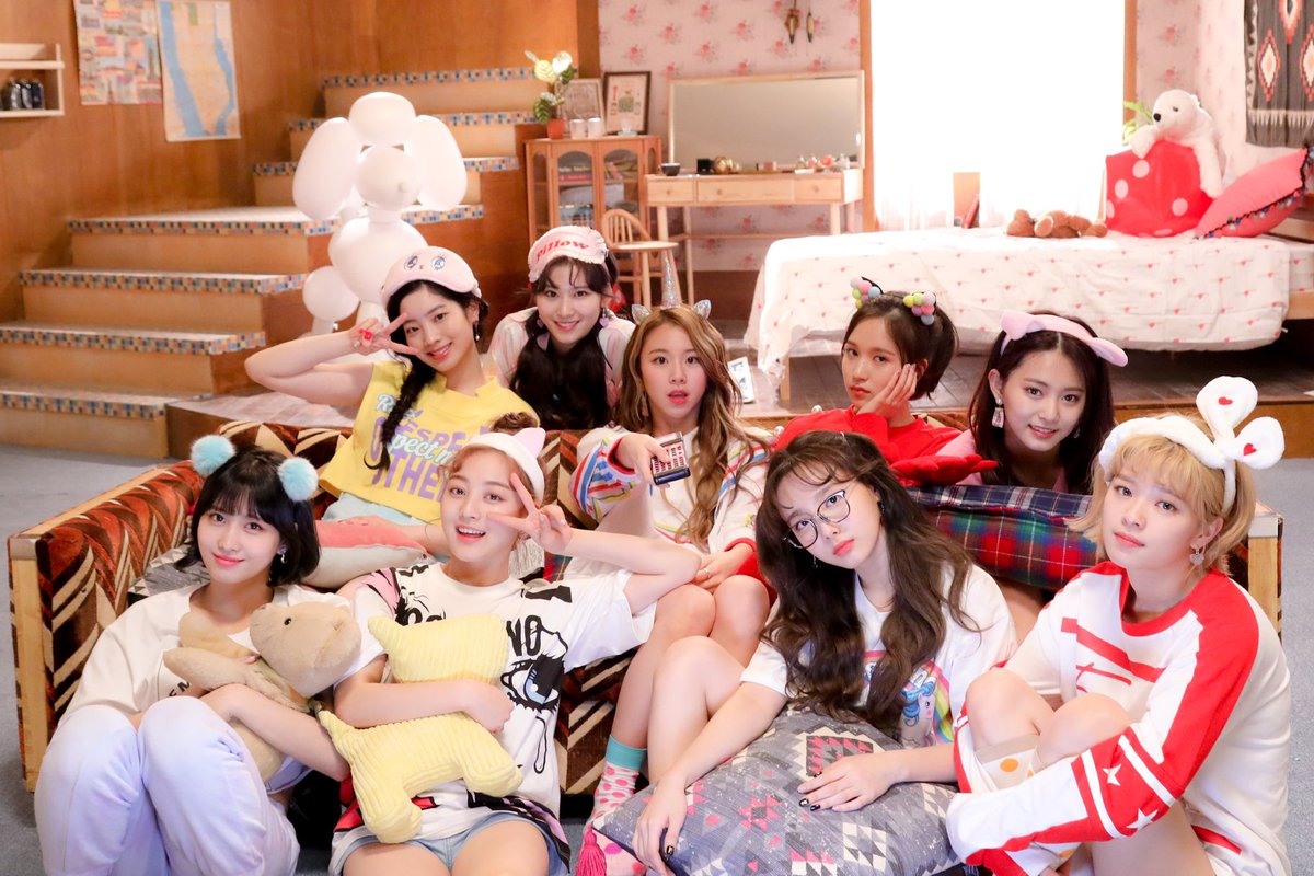 jpcaArmy's tweet photo. LETS GOOOOOO #MAMAVOTE #TWICE @JYPETWICE https://t.co/m65T330beA