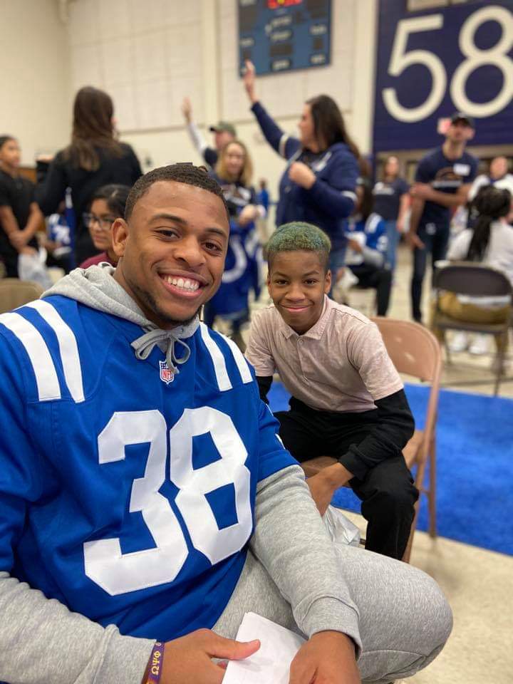 RWEmerson58's tweet photo. What an amazing day! Thank you to the Colts and Lids for an amazing event! Today each scholar received a coat, hat, gloves, t-shirt, and yummy snack! Thank you to the players for making this a special day! #EveryScholarMatters #EveryScholarCounts #IndianapolisColts #LidsForKids https://t.co/9anMjyaC2p