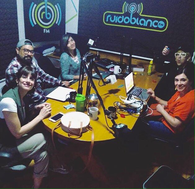 lafontainetouch's tweet photo. Parte de la troupe de @ruidoblancofm @LunaOlivia @ShenkaOfficial @lucilazetina @NasVillasana @lafontainetouch y @andres_villela quien tomó la foto https://t.co/htGonBa2mD