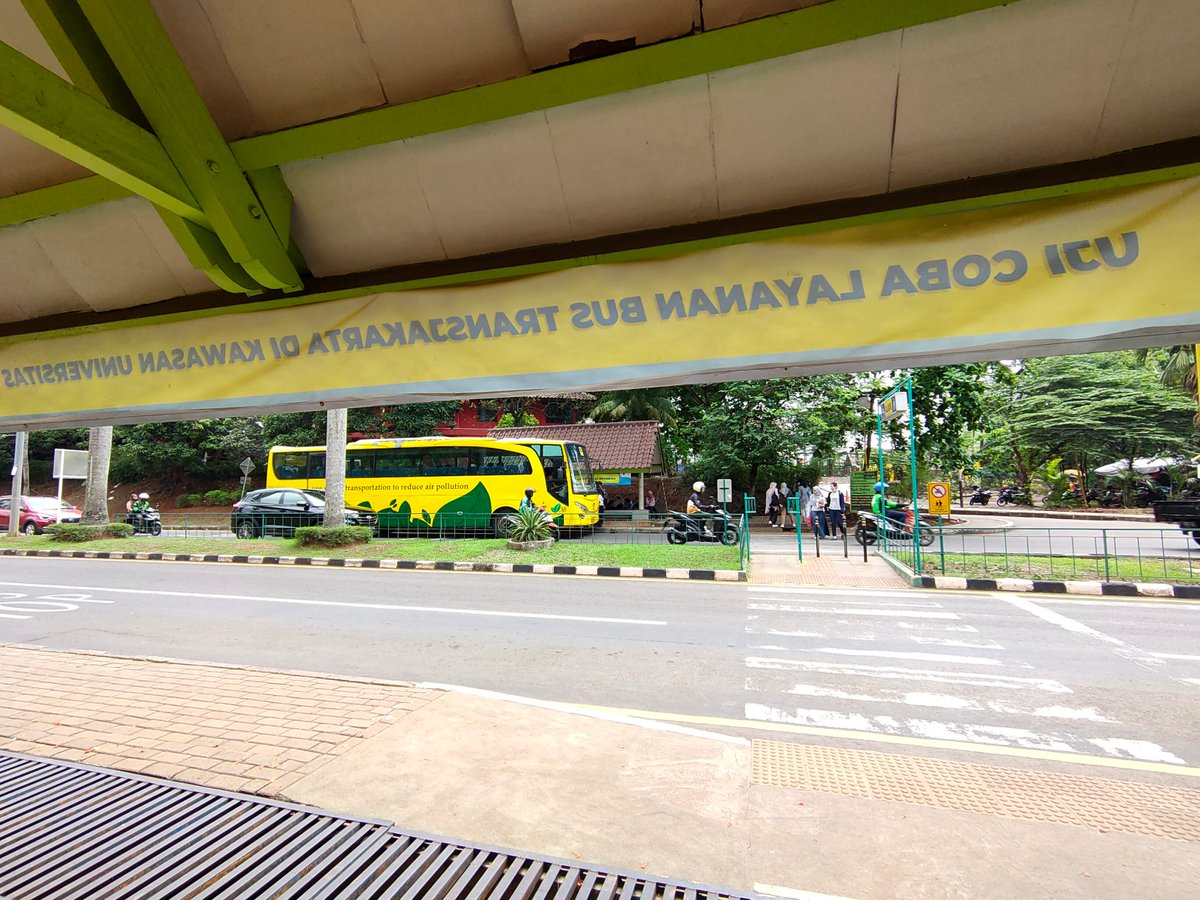 khoisa's tweet image. Can you read backwards?

@PT_TransJakarta 
@univ_indonesia 
#uidepok