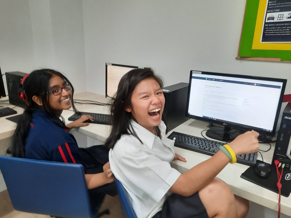 Coding is just for the boys?  Here's what we think of that! @StAndrews_107 our Y10 Computer Science class is 44% female (if you include 😅).  Not bad 👩‍💻!  #cognitacodes #cognitaway #teams107 #GirlsWhoCode