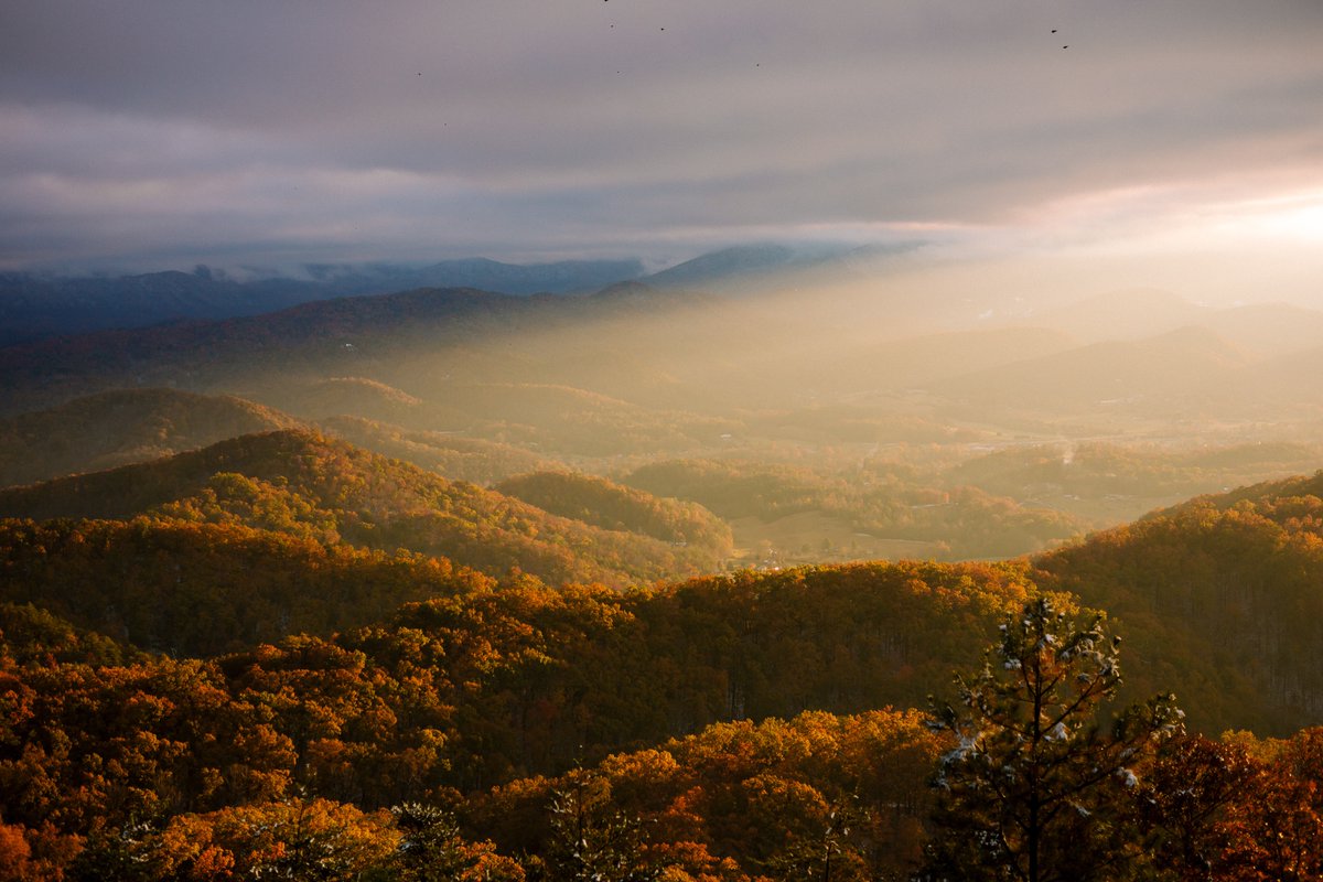 Sunset on the Foothills Parkway in the Great Smoky Mountains National Park jophotoonline.com/blog/foothills…