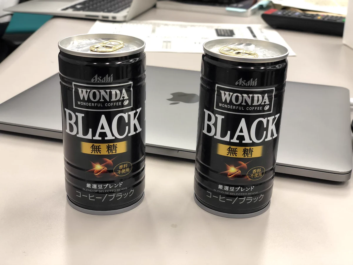 ２つの缶コーヒー、どちらがホットかわかりますか？