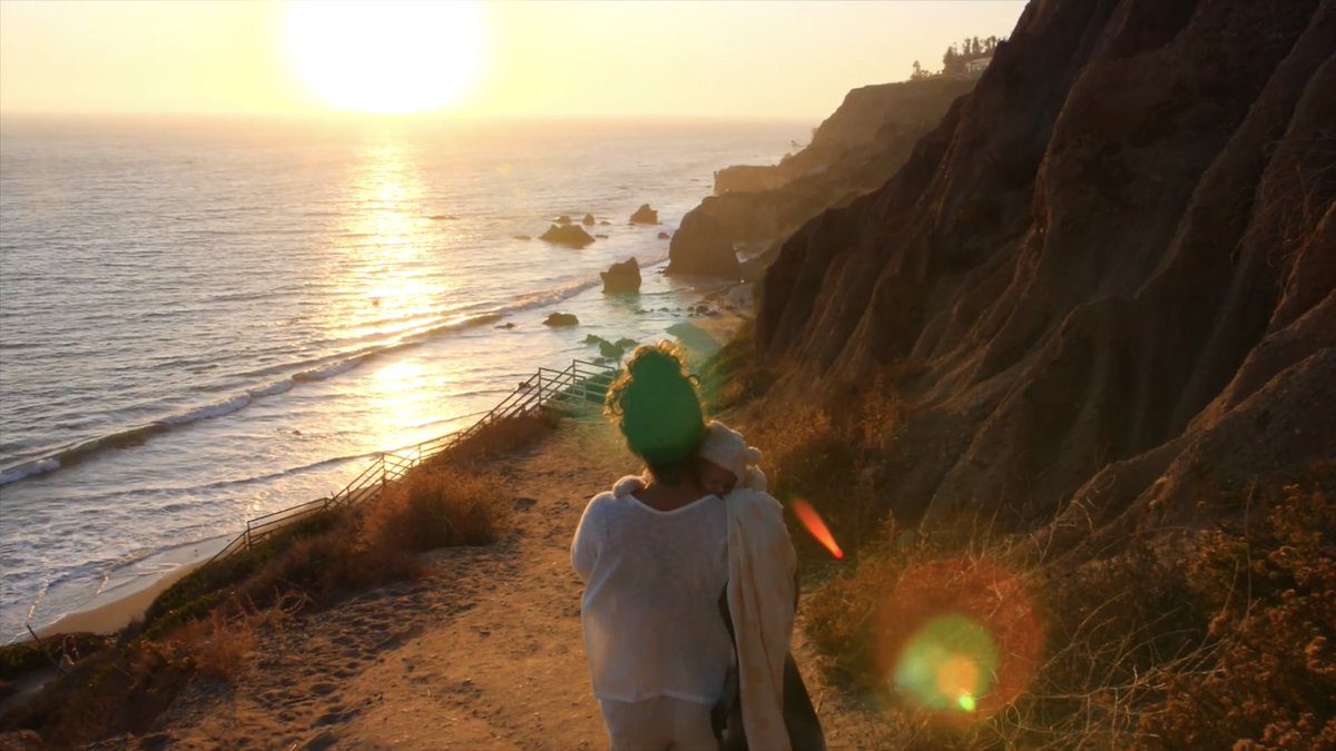 simplylovebiebs's tweet photo. I knew the scene looked familiar in your vlog but I couldn’t quite put my finger on it until I kept scrolling on insta.

@Nashgrier if someone asked you back in ‘14 where you’d be in 5 years, would you have ever guessed this? https://t.co/7DJL74KNn1