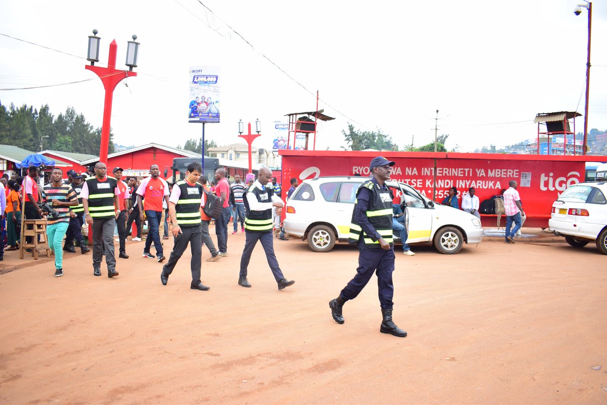 airtelrw's tweet photo. Today, we join the @Rwandapolice to promote the road safety campaign dubbed #GerayoAmahoro. We wish all Rwandans a very safe and happy holiday season. https://t.co/z8VowC7Y63