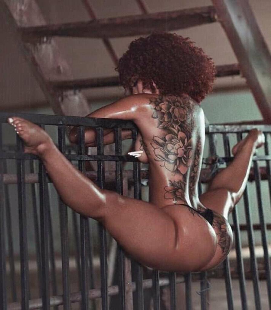 Chocfudge8's tweet photo. 🤤🤤🤤🤤🤤 https://t.co/Qq92S94doy