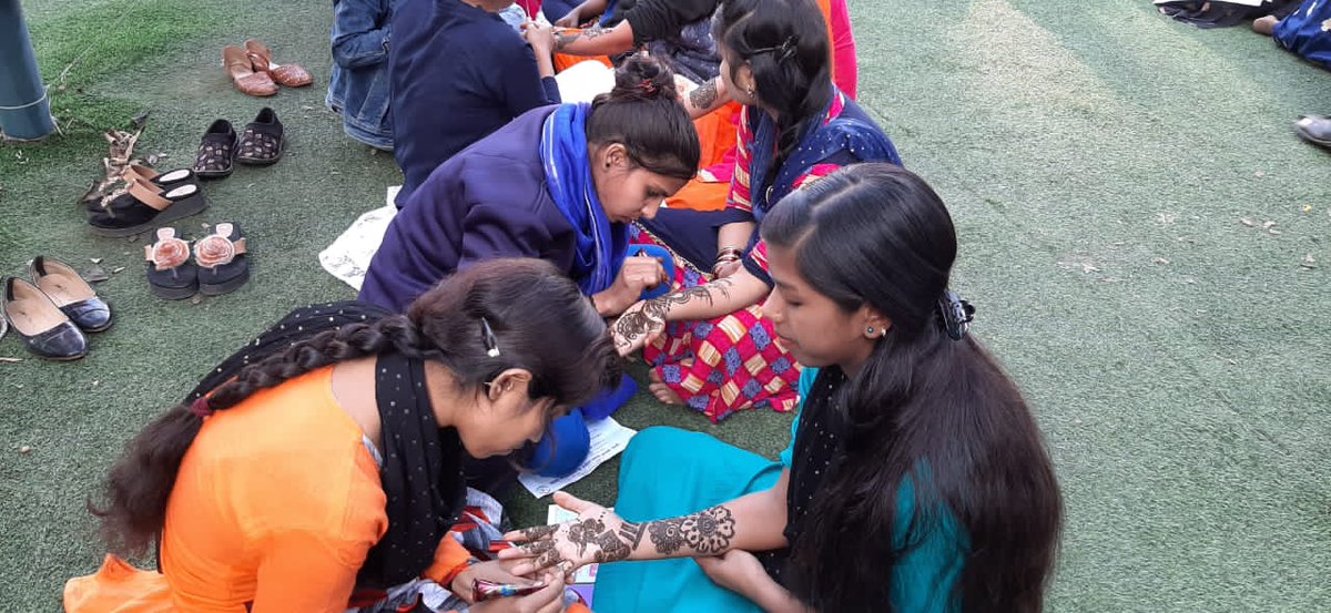 dazzlingdumka's tweet photo. #sveep द्वारा मेहंदी प्रतियोगिता का आयोजन किया गया...
मतदाताओं को जागरूक करने की एक खूबसूरत पहल...
#20_december
#votekaregadumka
#JharkhandKaVoteParv 
#CEOJharkhand
#SVEEPJharkhand 
#DadaDadiKaroMatdan 
@abhijeetIAS_ 
@DumkaDc 
@ECISVEEP 
@ceojharkhand https://t.co/zEw7E7Ze7c