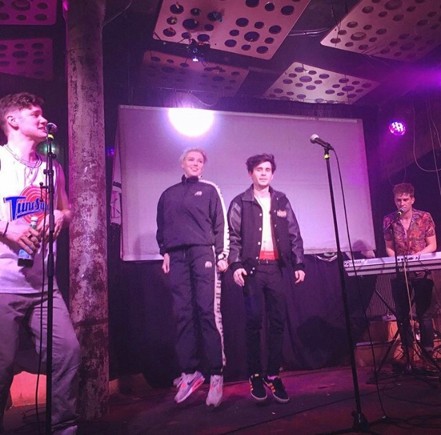 ameliabayler's tweet photo. Doing the Cha Cha Slide with @RealBoyDivision! Love these guys! Pic by @donkeyjacket45 x https://t.co/XXWGnbjUww