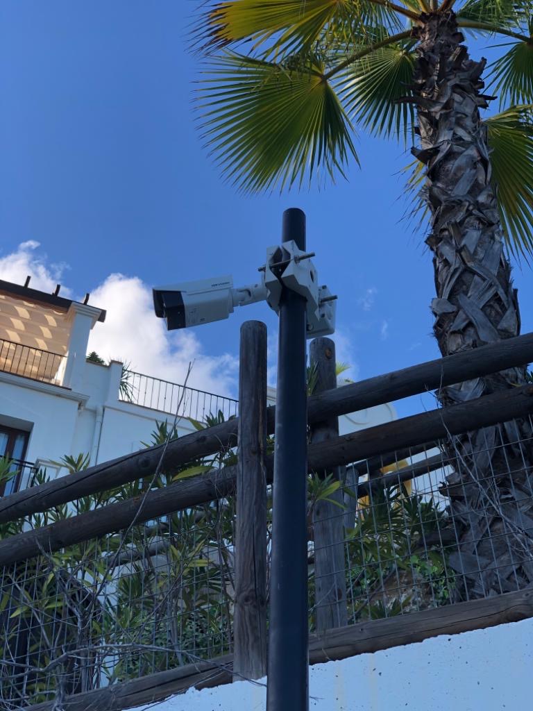 mrpcinformatica's tweet image. Instalación de #Cámara nueva en Urbanización privada en #Benahavis Hills.

📞 +34 951 969 033
 💡 bit.ly/2tx1bML 

#MRInformatica #Marbella #Informática #Technology 
#CamarasIP #SistemadeVideovigilancia