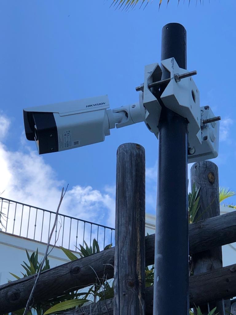 mrpcinformatica's tweet image. Instalación de #Cámara nueva en Urbanización privada en #Benahavis Hills.

📞 +34 951 969 033
 💡 bit.ly/2tx1bML 

#MRInformatica #Marbella #Informática #Technology 
#CamarasIP #SistemadeVideovigilancia