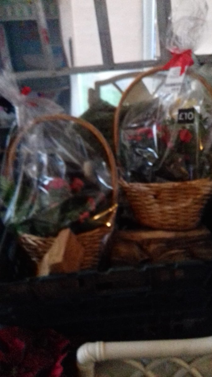 united_estates1's tweet photo. What are you doing on Saturday? Come down to UEW, M22 9WF and join Mums Mart Xmas fair.

Lots of stalls and food. Oh and look how amazing these flowers are more than 50% off! #charity https://t.co/iS83aNghZR