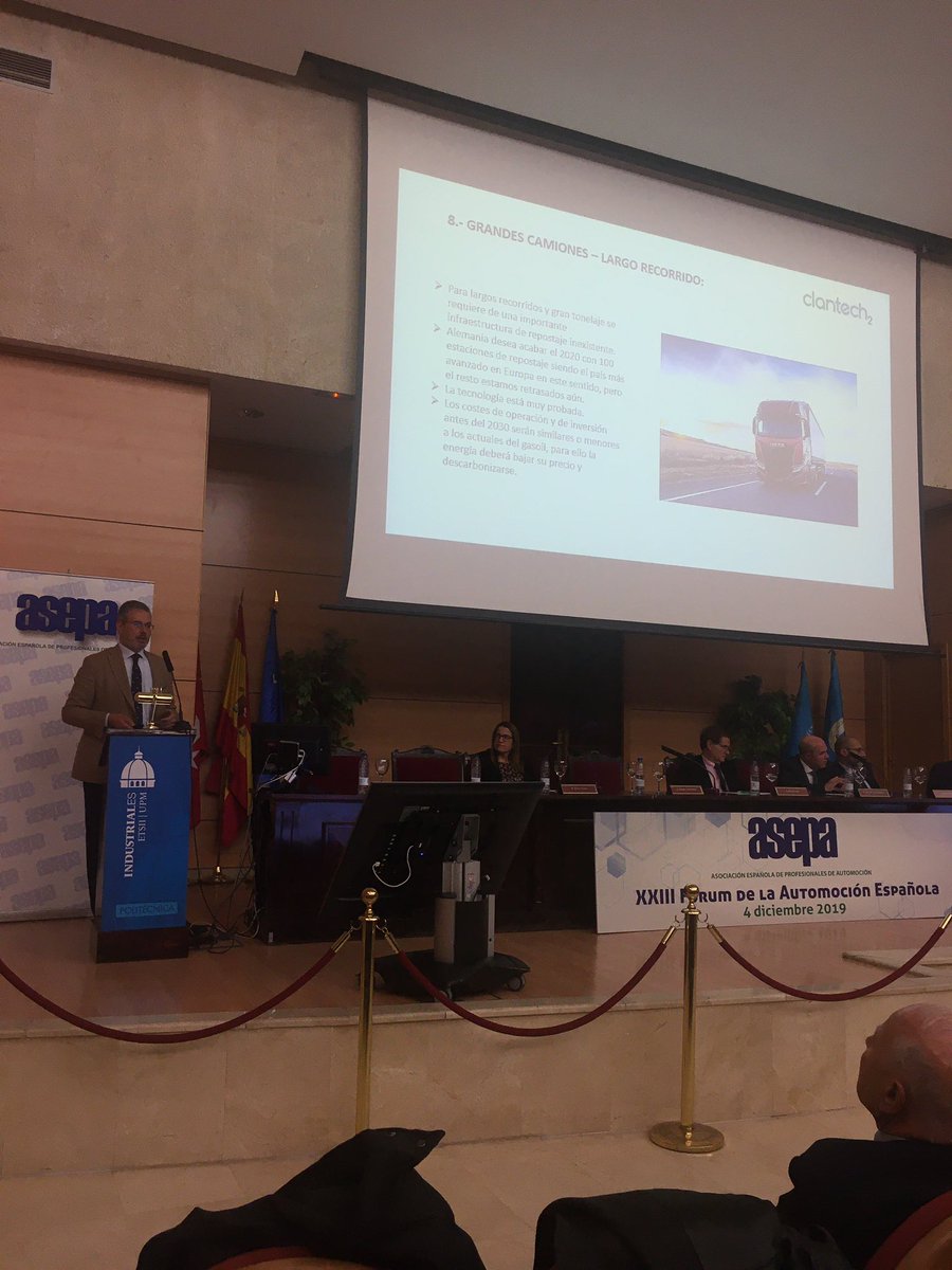 Arosa_ID's tweet photo. Ponencia técnica en jornada #ASEPA sobre “I+D+i en vehículos industriales” de Paco Montalbán CEO #CLANTECH
Pila de combustible H2. #Descarbonización verde y barata. Oportunidad de Estrategia de País para exportar #energía y evitar dependencia https://t.co/hIy9Mq4wIu