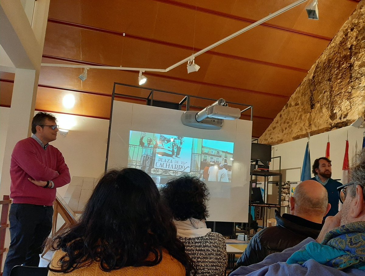 Hay futuro en lo rural.
Inauguración de Co Working Nordeste en #Boceguillas. 
Ahora escuchando a dos miembros del #HuecoOxma <a href="/CODINSE/">CODINSE</a>