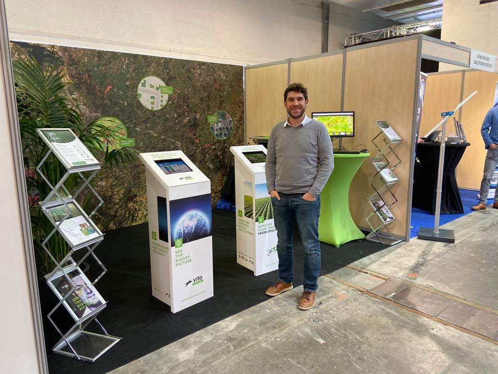 VITO_RS_'s tweet photo. ✔️Het landbouwlandschap in kaart dankzij #cropmap
✔️Of de groei en gezondheid van gewassen opvolgen via #watchITgrow
✔️En drones inzetten voor phenotypering met #mapEO

Ontdek het deze week op @Agribex 

@J_decloedt @DriesRaymaekers @romaincools @kristofvt  @VITObelgium https://t.co/1z8KLJOWIQ