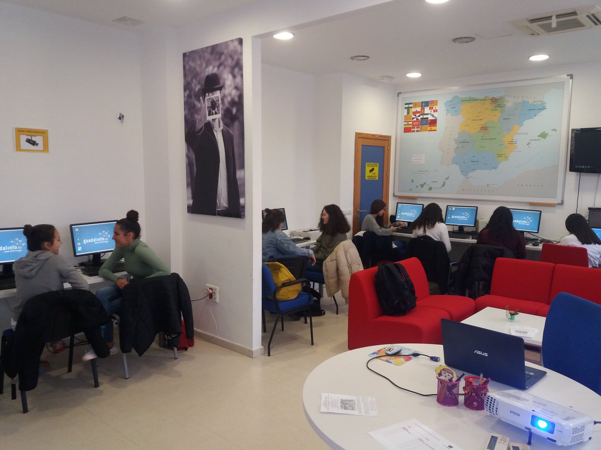 Jornadas STEAM. Talleres de Robótica, Ciencia y Diseño 3D. #Guadalinfo <a href="/RedGuadalinfo/">Vuela Guadalinfo</a> @fomentomairena