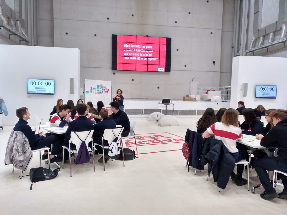 maristaszgz's tweet photo. 🆗🆗🆗 Nos gustan los retos, los grandes retos. Los alumnos de Economía de 4ºESO están participando esta mañana en la iniciativa Flip&amp;Do de @ZGZActiva para crear un proyecto que se aleje del actual modelo de economía lineal  y que apueste por la economía circular. #AhoraMaristas https://t.co/xEm7LmiFUu