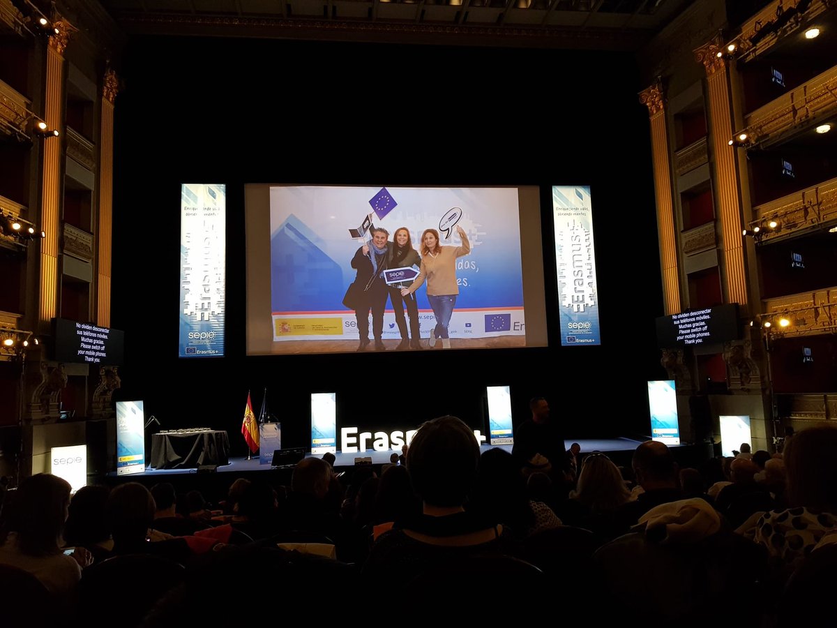 ErasmusCifp's tweet photo. Jornadas difusión ERASMUS en Teatro Real. No hay mejor forma para celebrar mi cumpleaños 🎂😊⁦#ErasmusPlus https://t.co/Pc4tKpn9ma