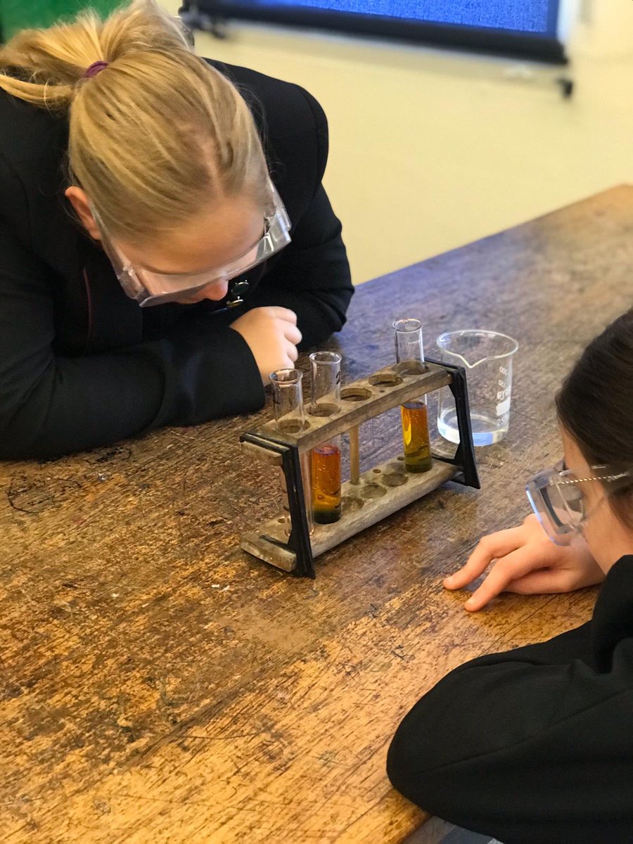 RBHSScience's tweet image. Year 7 Science Club with Mrs Hussain is again our highlight of the week! We’re going to need a bigger room soon! This week they looked at Acid and Base neutralisation reactions AKA rainbow fizz practical 🌈 Great work boys and girls! 👨‍🔬👩‍🔬👍🏼#ScienceStars #Rainbow #pH #RBHS