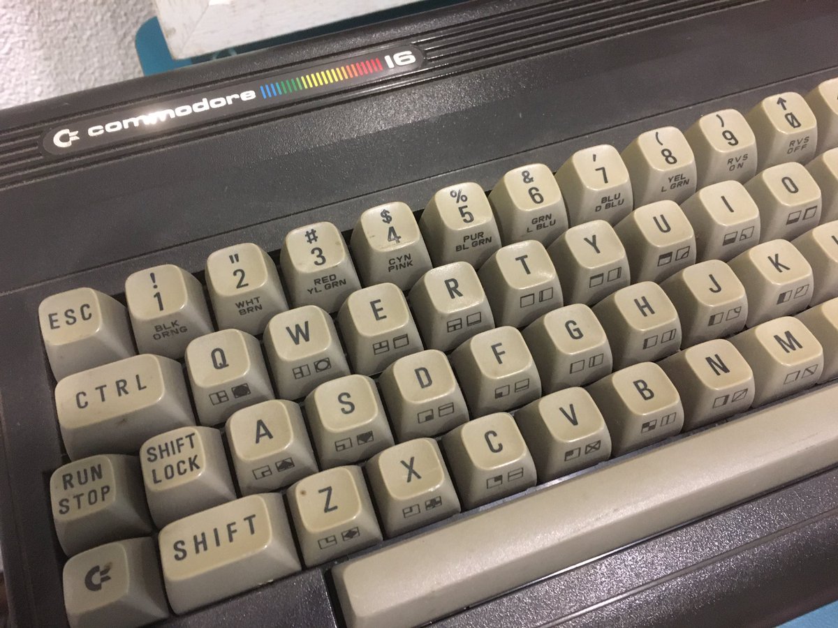 HenriKool's tweet image. Vanmiddag oploop over de democratische duiding van data #dedudata2019 in Huis @ProvUtrecht. Met attributen die de snelheid van de #digitaletransformatie illustreren.