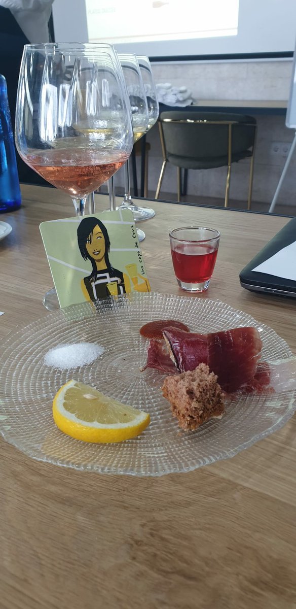 aecava's tweet photo. El #SeminariodeCava en la Asociación de Maîtres y Camareros de España (@AMYCE_Asoc), de Madrid, con el #FormadorenCava Javier Pozo.
Con los #Cavas de #Marrugat @juveycamps @seguraviudasES @Rovellats https://t.co/oUMcLf86ym