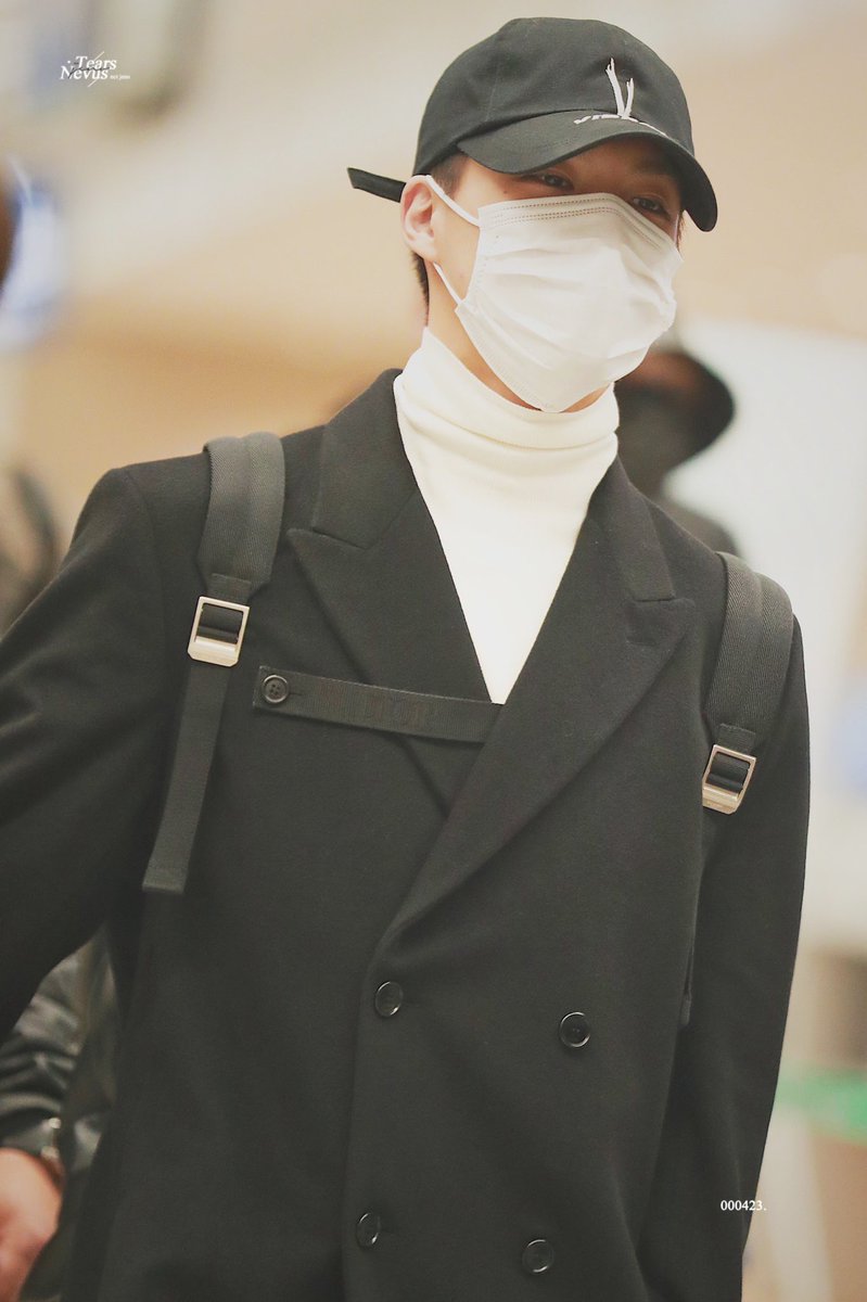 Namchong_nm2's tweet photo. Dior couple coat #nomin https://t.co/3BdrLl25Fo