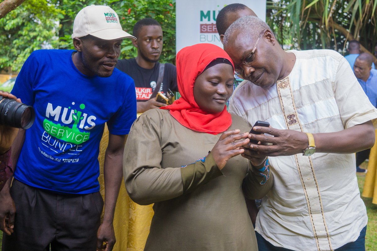 CTAflash's tweet photo. Utiliser les TIC en Ouganda via #MUIIS a amélioré l’autosuffisance et la production de très nombreux petits exploitants. Formés aux bonnes pratiques agricoles et à l’usage des services d’information, ils résistent mieux aux impacts du changement climatique https://t.co/yaHSz8fS5m https://t.co/qakUTGX9YO