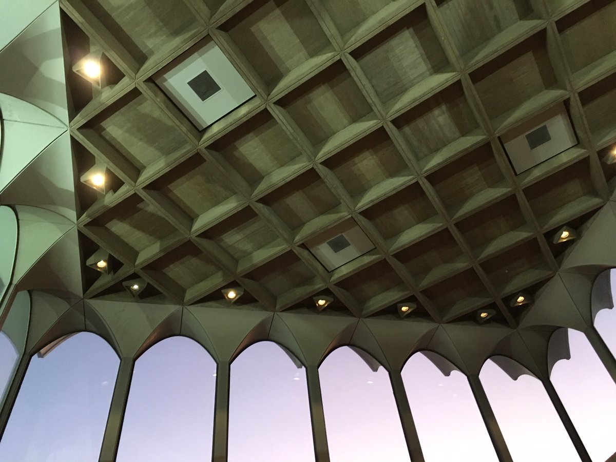 _cdcevents_'s tweet image. Feeling rather lucky today as we managed to take a quick sneaky peak of the dining hall @Fitz_Events Proof that the modern Cambridge Colleges can really punch out the wow factor - Check out that ceiling! 
#Christmas #Events #UniqueVenues #EventProfs