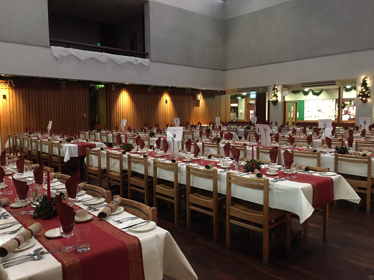 _cdcevents_'s tweet image. Feeling rather lucky today as we managed to take a quick sneaky peak of the dining hall @Fitz_Events Proof that the modern Cambridge Colleges can really punch out the wow factor - Check out that ceiling! 
#Christmas #Events #UniqueVenues #EventProfs