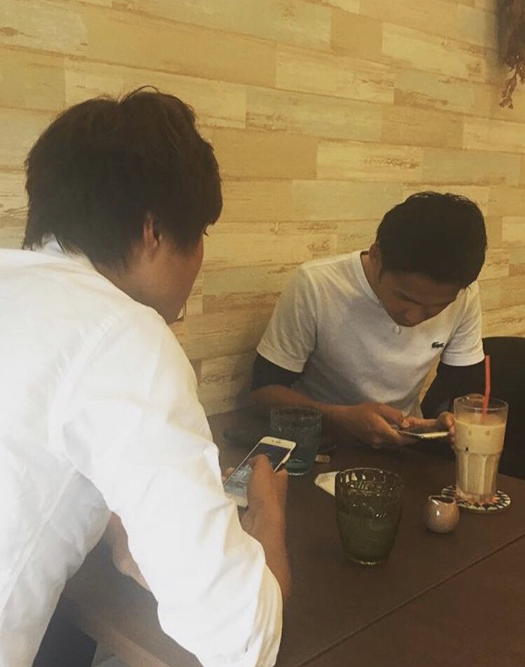 mc8fLdprQtJ0sBr's tweet image. 今現在教えている子に直接教えに行きました。

帰り際にその子のスマホからピコンと音が鳴り見てみると、初収益の画面でした。

額は+9800円と少ないですが、自然に収益が出るので、バイトとは比にならないくらい楽ですね^^