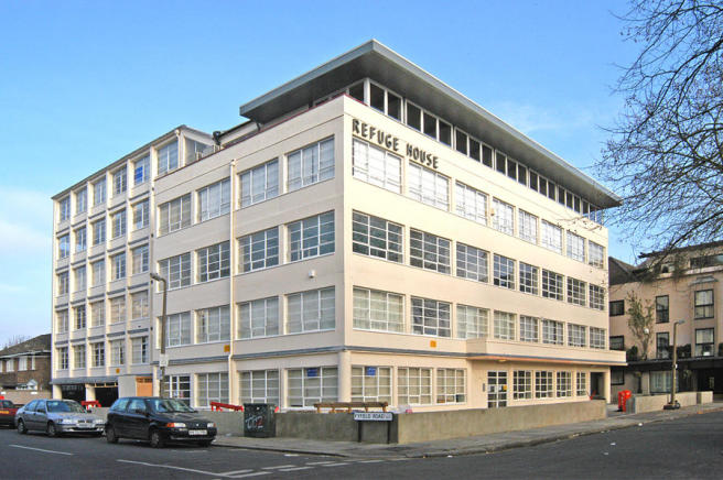 PSSCommercial's tweet image. 3 OFFICE SUITES AVAILABLE IN ENFIELD TOWN
£10.00 per sq.ft. 
Short term licence available until December 2020.
Suite 3 North West ‐ 382 sq. ft.
Suite 5 North West ‐ 1,022 sq. ft. plus 1 parking space.
Store 4 North ‐ 58 sq. ft.
Call us for further details or to arrange a viewing!