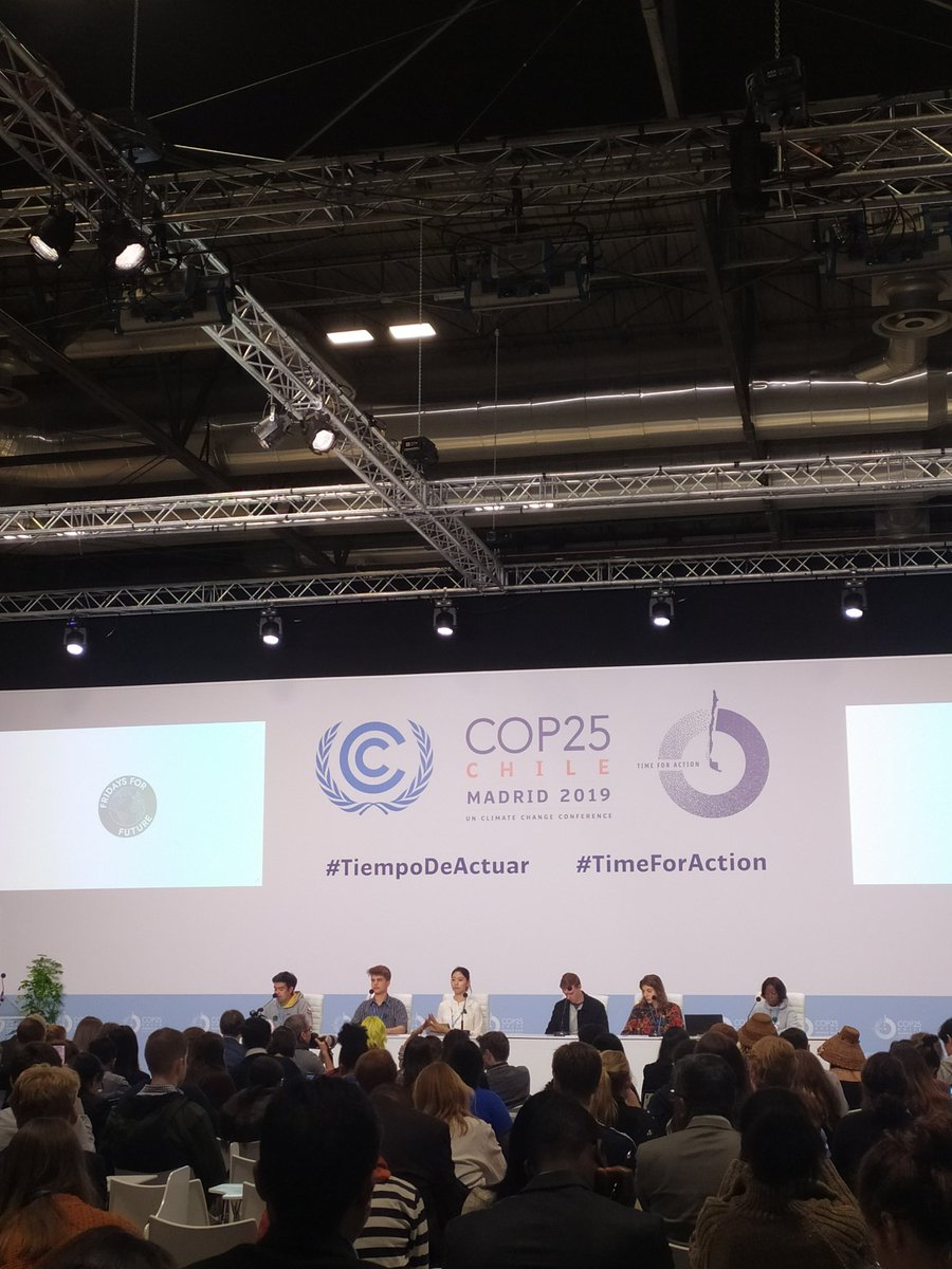 Youth from Chile: 'Human rights violations took place in Chile before the social uprising.'
Asking for more climate justice, representation from the global South and Latin America at the #COP25
@Fridays4future  #FridaysForFuture #YouthClimate #YouthCOP @CliMates_intl