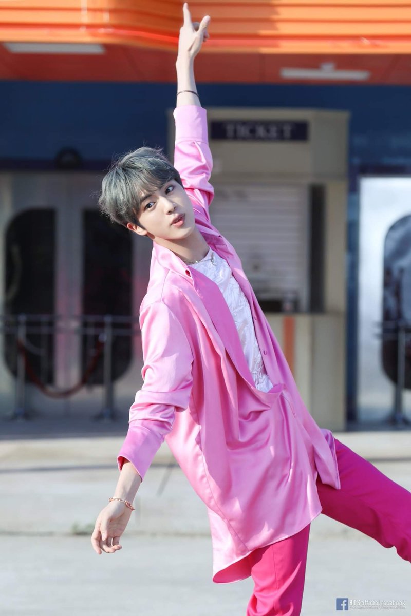 suga7_bts's tweet photo. С ДНЕМ РОЖДЕНИЯ, САМЫЙ ПОТРЯСАЮЩИЙ МУЖЧИНА!!! 

#JINDAY #HAPPYJINDAY2019 
#jinbirthday  @BTS_twt https://t.co/dPuviuwuhI