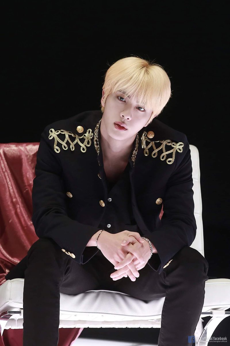 suga7_bts's tweet photo. С ДНЕМ РОЖДЕНИЯ, САМЫЙ ПОТРЯСАЮЩИЙ МУЖЧИНА!!! 

#JINDAY #HAPPYJINDAY2019 
#jinbirthday  @BTS_twt https://t.co/dPuviuwuhI
