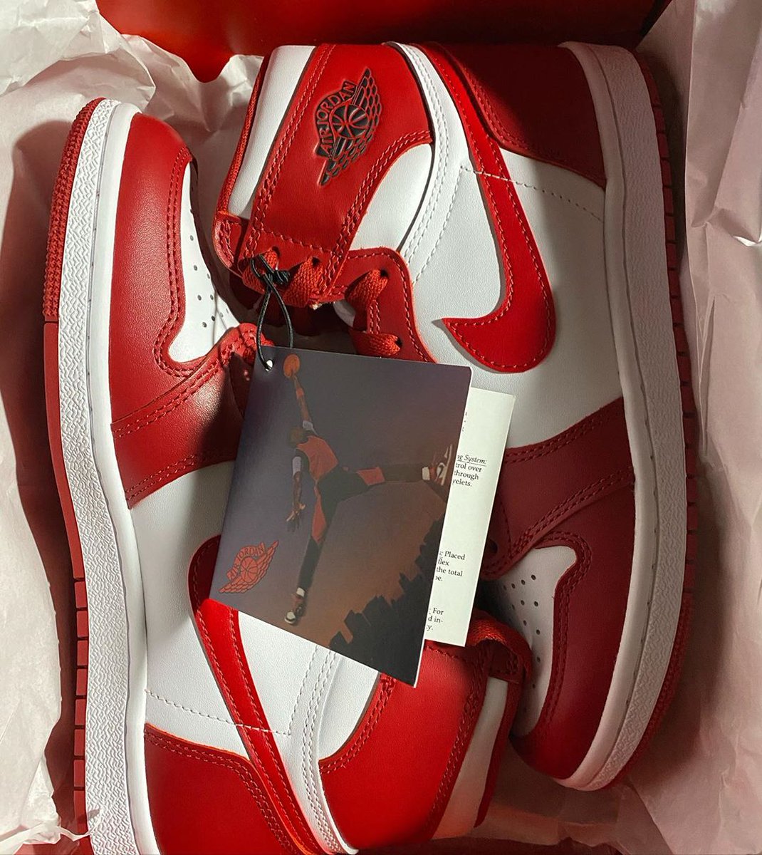 sneaker_wars's tweet photo. 【リーク】ナイキ エアシップ &amp; エアジョーダン 1 ホワイト/ レッド
⇒https://t.co/FvJZl63xMC
#sneakerwars #スニーカー #ナイキ https://t.co/ygNmIdYE3Y