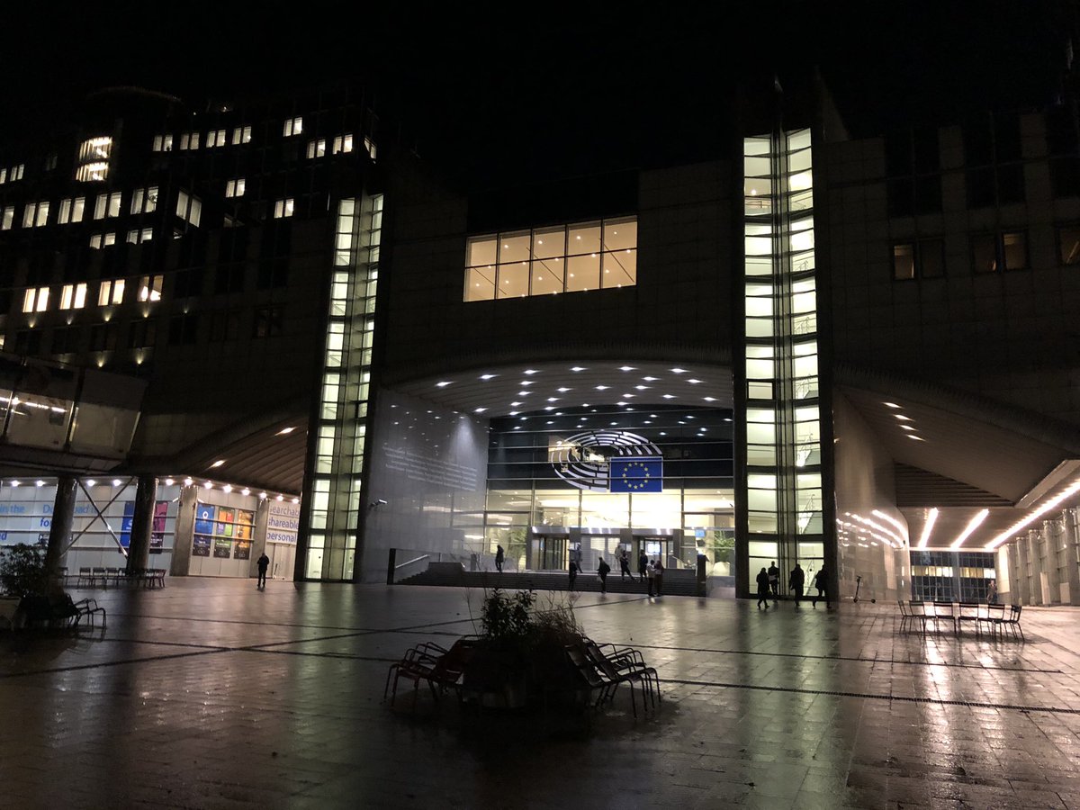 RoblesAG's tweet photo. Early morning ☕️Early winter ☃️at the #European #Parliament @BDVA_PPP and @eu_Robotics bring the debate about the future #partnership #AI #data #Robotics @k4innovation #collaboration4impact https://t.co/TYK2TdYj6t