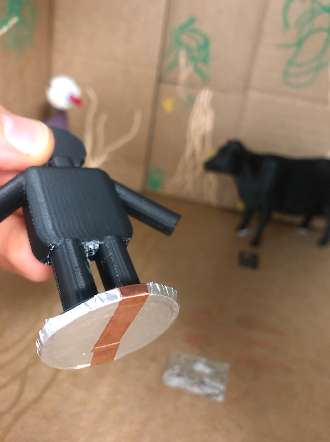 Simon_Fittock's tweet photo. During my morning run, I was astounded by the nature of the remote Australian outback! On-country learning is so important in these communities so I used @makeymakey and @scratch
to make an interactive diorama with information about the wildlife. #makered #edutwitter #K12 #edtech https://t.co/UyXUDtS8Zk
