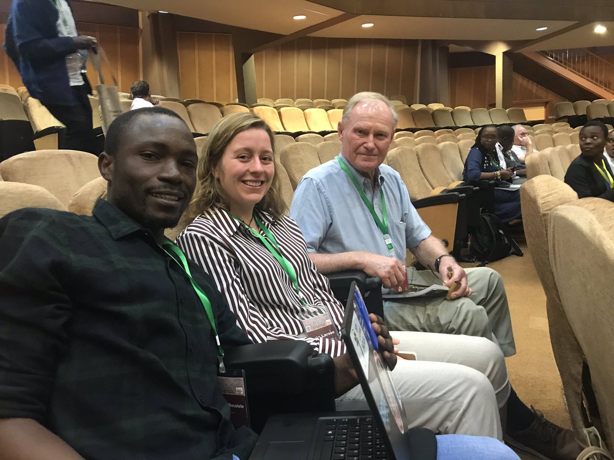 Lovely to see Tony Sinclair, father of Serengeti wildlife research, sharing years of wisdom and experience with @IBAHCM students <a href="/tawiritz/">TAWIRI</a> biennial conference <a href="/majaliwa/">Majaliwa Bass</a> <a href="/FrejaL4/">Freja</a>