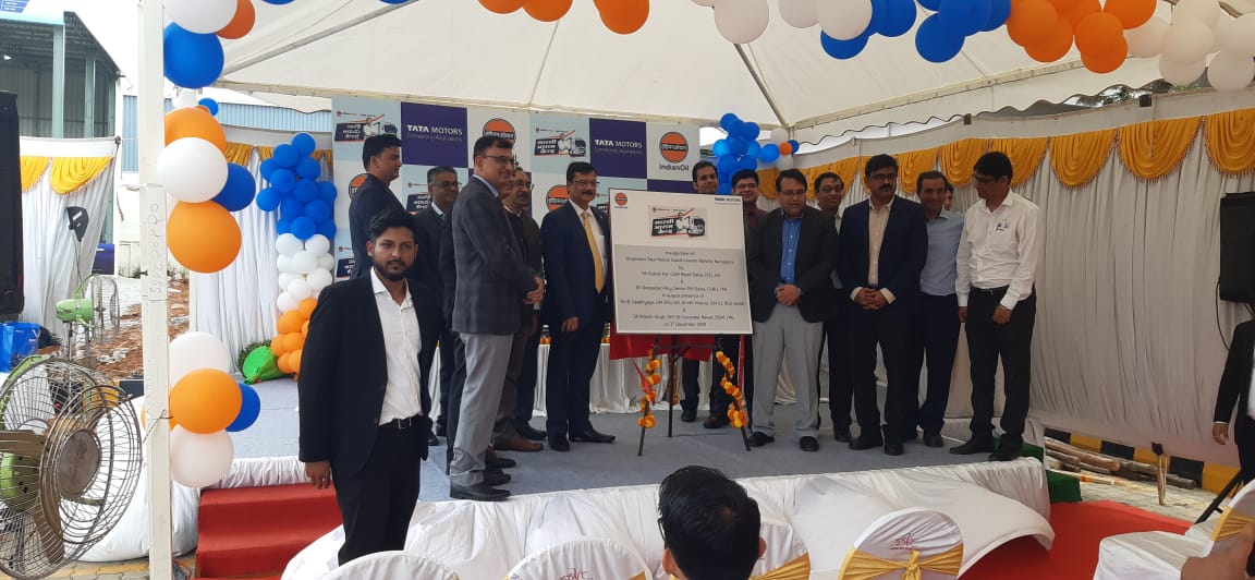 IndianOil_Highw's tweet photo. Proud to announce inaguration of 2nd Saarthi Aaram Kendra with TATA motors @ COCO Narsapur near Bangalore on NH4(NH75).U wud find Repair shop, Dormitory, Xpress Dhaba,Kamat'Restra,Clean Toilets, Secured parking with CCTV,Bathing houda etc. More to come @ChairmanIOCL @DirMktg_iocl https://t.co/4XqfUvjCp3