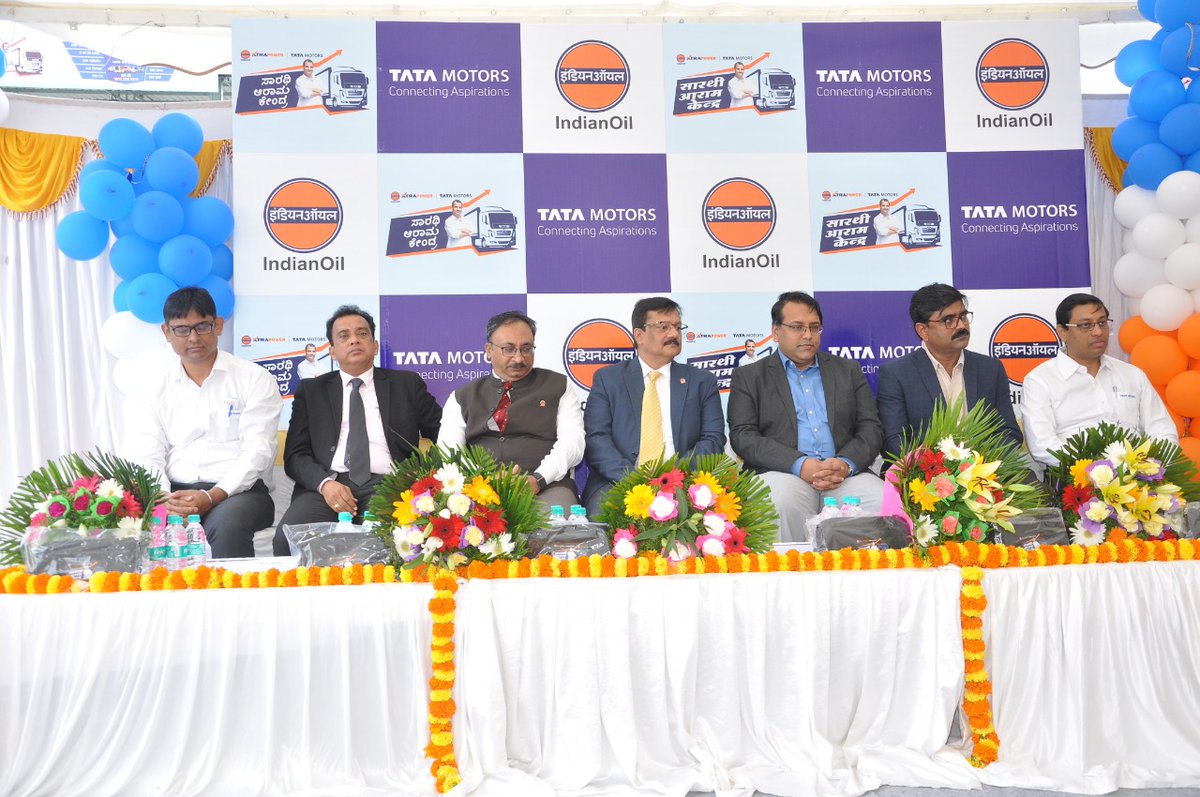 IndianOil_Highw's tweet photo. Proud to announce inaguration of 2nd Saarthi Aaram Kendra with TATA motors @ COCO Narsapur near Bangalore on NH4(NH75).U wud find Repair shop, Dormitory, Xpress Dhaba,Kamat'Restra,Clean Toilets, Secured parking with CCTV,Bathing houda etc. More to come @ChairmanIOCL @DirMktg_iocl https://t.co/4XqfUvjCp3