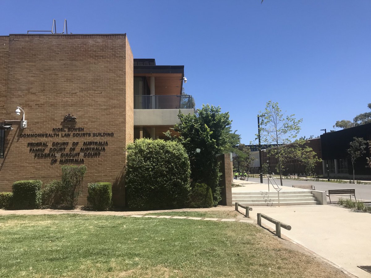 DonnaMacGregor7's tweet photo. More images from my walking tour of ANU campus during #ASHB2019 ⁦@AusHumanBiology⁩ - the Shine dome, the Art Deco building housing the School of Arts and the Federal family law courts!?!? #canberra #ANU #ACT_tourism #academia https://t.co/YFvAreeSJM