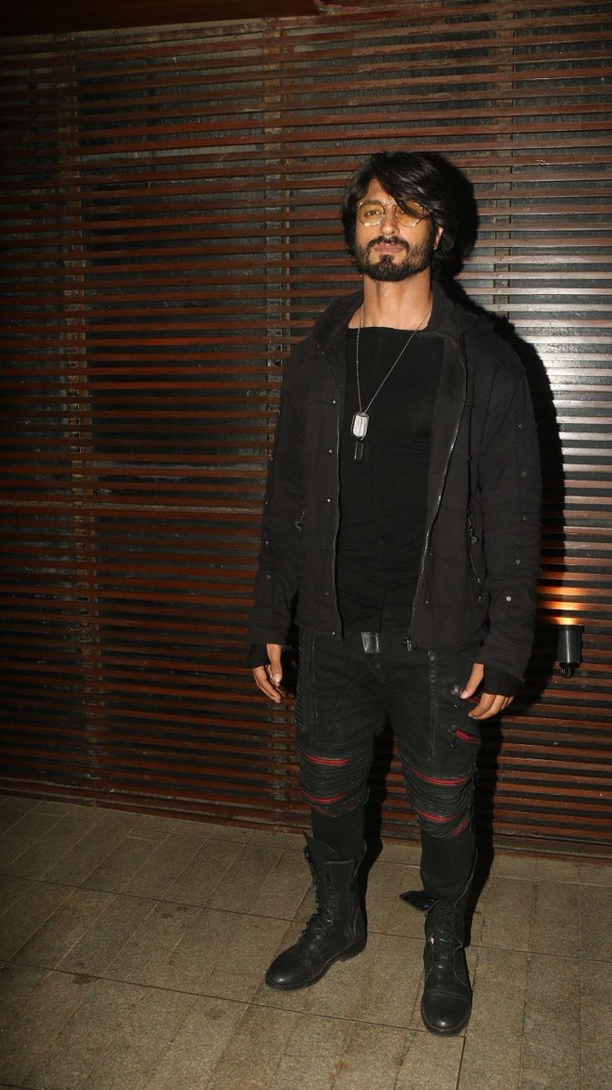 UrbanAsian's tweet image. In Pics: @VidyutJammwal, @adah_sharma, @angira_dhar, @gulshandevaiah, @adidatt, #VipulAmrutlalShah were all smile at the success bash of #Commando3

#VidyutJammwal #AdahSharma #AngiraDhar #VipulAmrutlalShah @RelianceEnt @MPC_UK #SunShinePictures