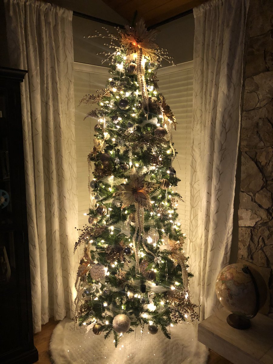 jinaj3's tweet photo. @kinwoven you inspire me every year!!#robesondesign #liveyourstyle https://t.co/S6NEBrIYtI