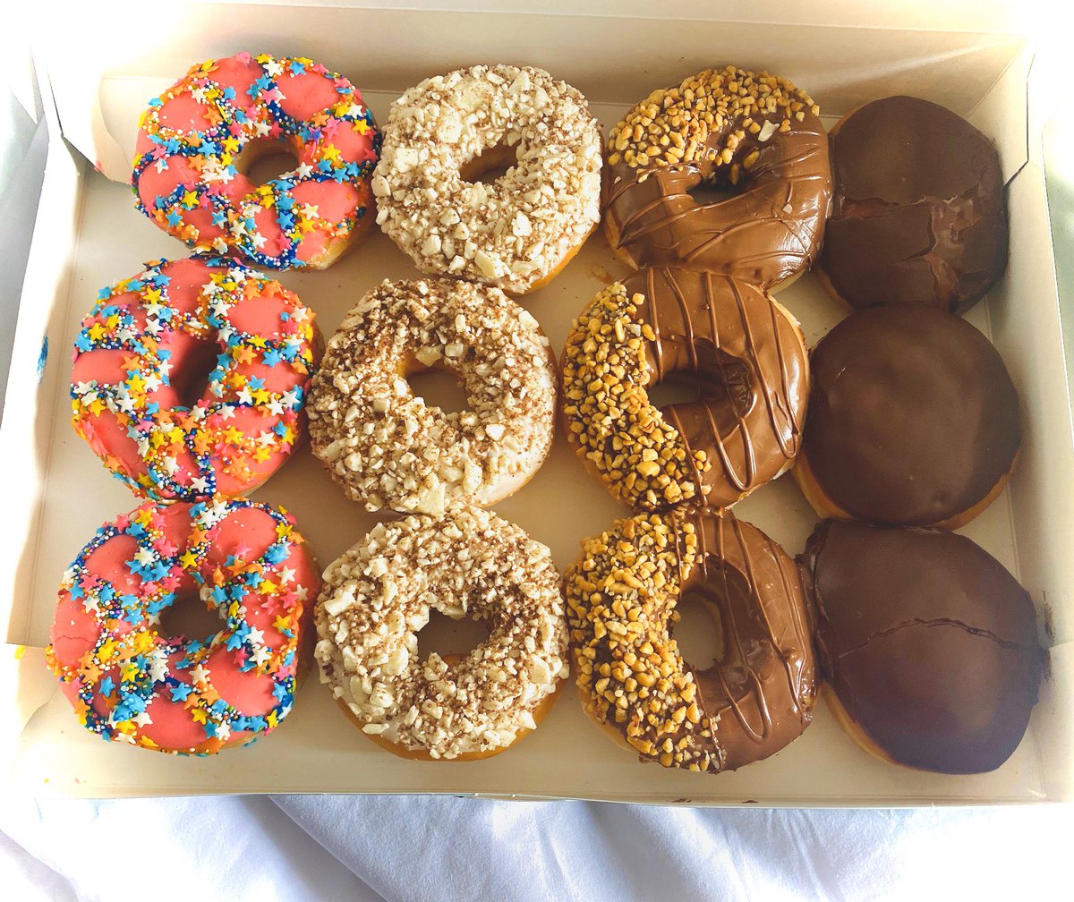 Karabo_Mokgoko's tweet photo. Good morning 🌞 
have a donut 🍩 
Would you like some coffee or tea ☕️  ? https://t.co/8KMxE40yk7